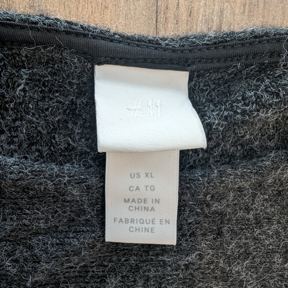 **NWOT** H&M cropped sweater size XL oversized - Picture 7 of 7